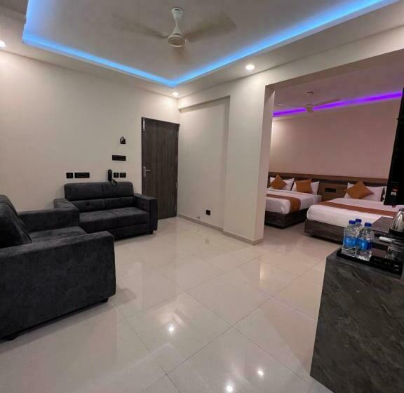 Семейный Номер Deluxe, Mangalore Stay Inn