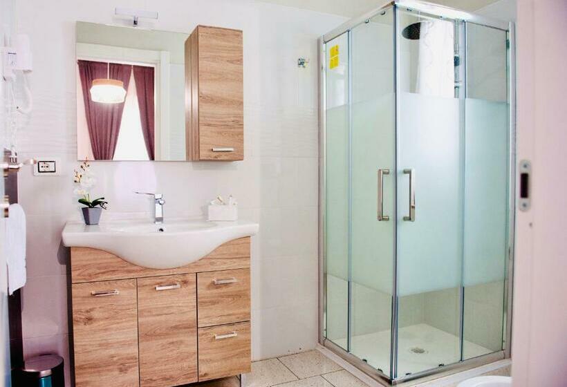 带阳台标准四人间, Ottaviano B&b