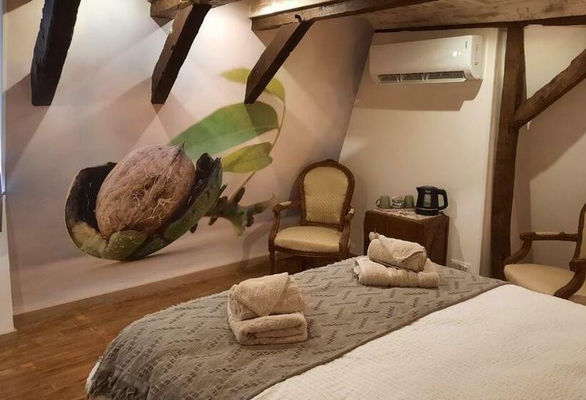 Трехместный Номер Комфорт, L Ostal De Gagnac