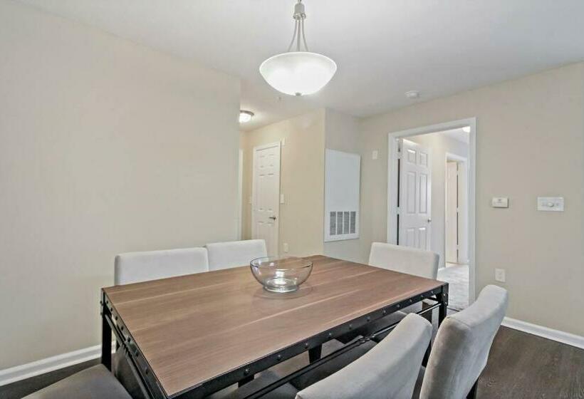 带3个卧室的公寓, Garden Styles Herndon Dulles Airport