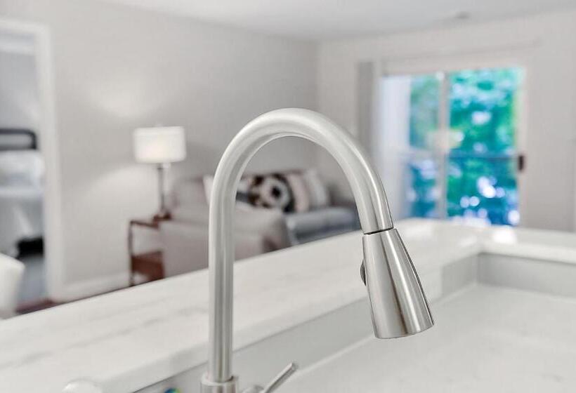 带1个卧室的带阳台的公寓, Garden Styles Herndon Dulles Airport