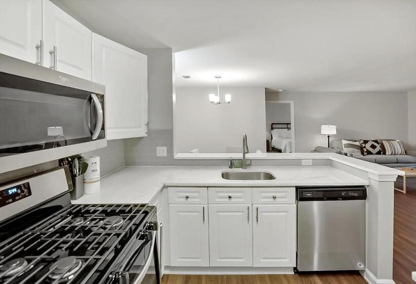 带1个卧室的带阳台的公寓, Garden Styles Herndon Dulles Airport