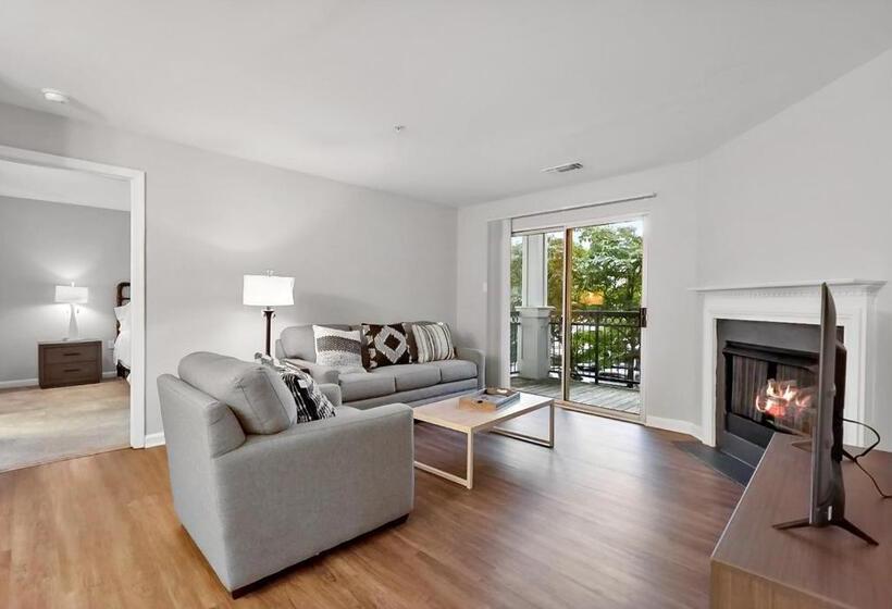 带1个卧室的带阳台的公寓, Garden Styles Herndon Dulles Airport