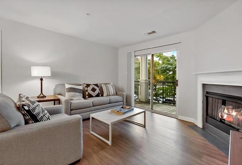 带1个卧室的带阳台的公寓, Garden Styles Herndon Dulles Airport