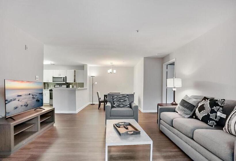 带1个卧室的带阳台的公寓, Garden Styles Herndon Dulles Airport