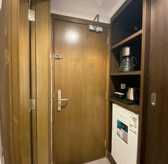 이코노미 트리플 룸, سنت العزيزيه