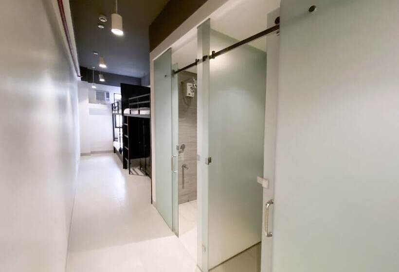 Pokój Standard Trzyosobowy, The Grid Co Living Managed By Hii