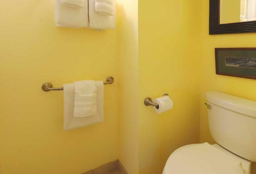 Апартаменты 1 Спальня Вид на Море, Papakea K303 2bed/2bath Stunning Ocean & Pool Views