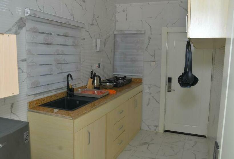 اتاق استاندارد یک نفره, Sakura Apartment