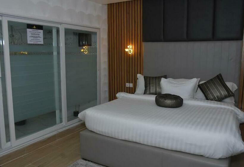 اتاق استاندارد, Sakura Apartment