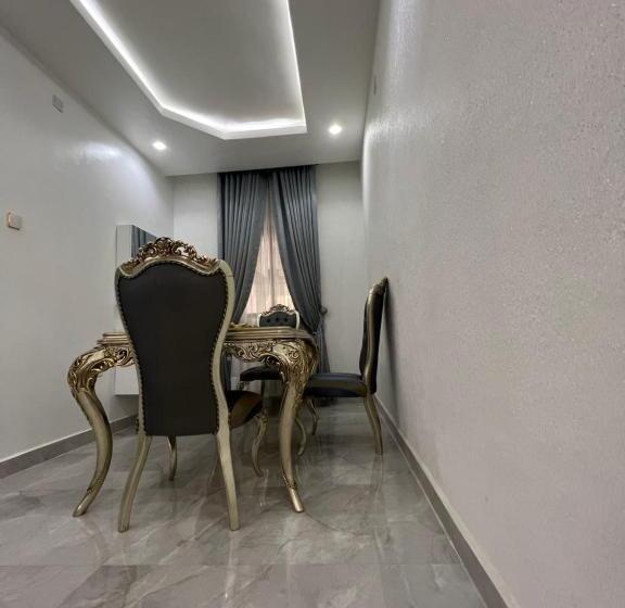 اتاق استاندارد, Sakura Apartment