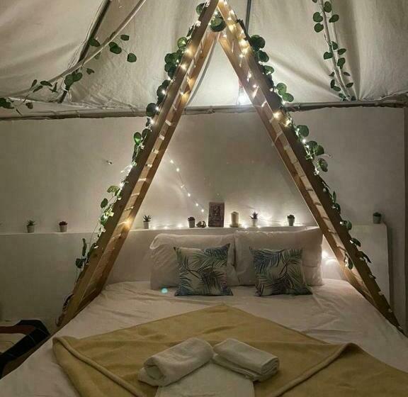 سوییت سوپریور, Shahrazad Camp In White Desert, Egypt