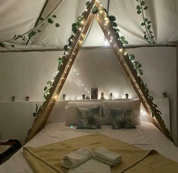 سوییت سوپریور, Shahrazad Camp In White Desert, Egypt
