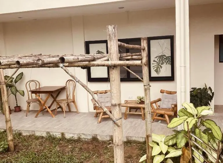 エコノミールーム, The Lazy Tiki