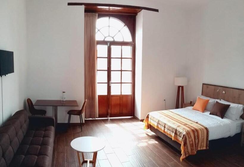 スイート, Casona Tobar