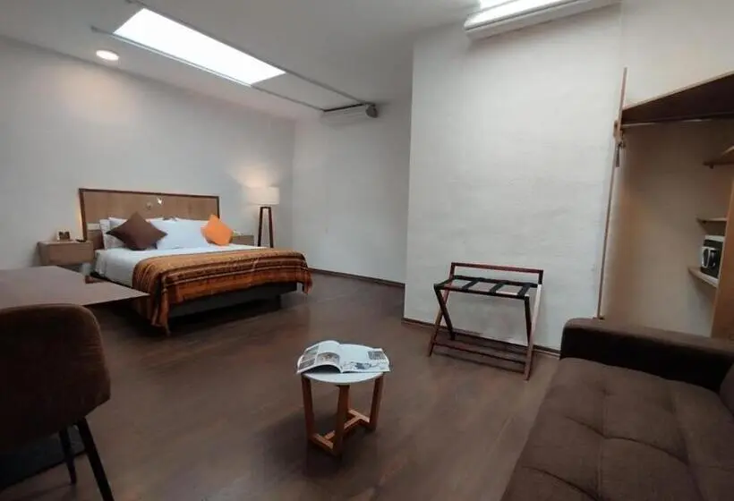 スイート, Casona Tobar