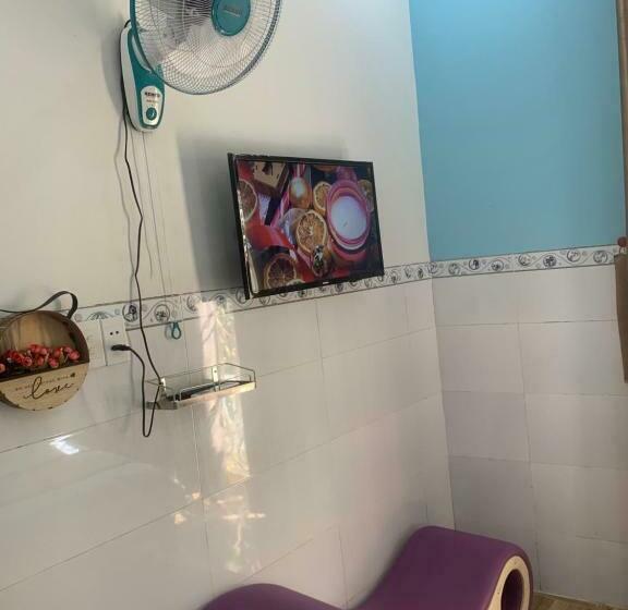 اتاق لوکس, Hoàng Nam