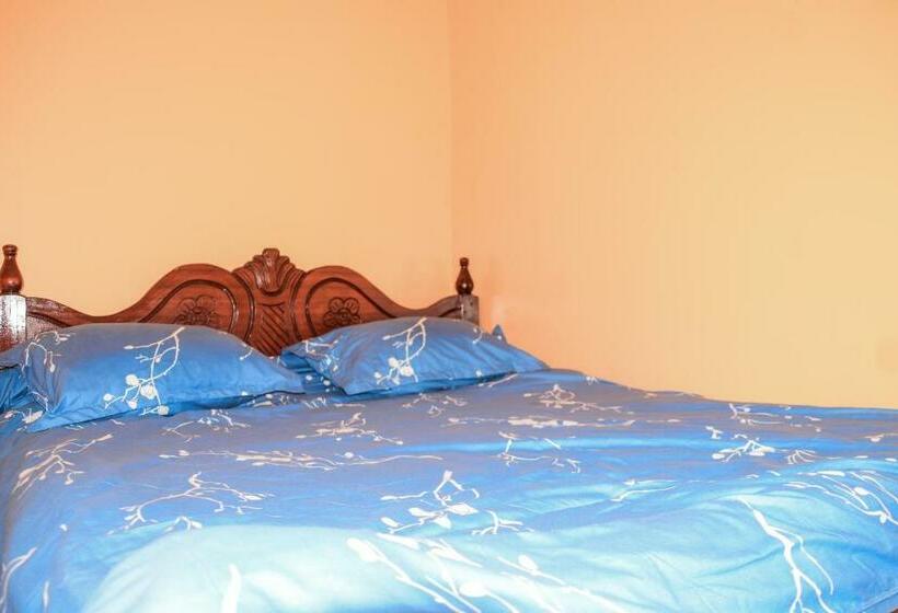 اتاق خانوادگی, Jc Iten Guest House