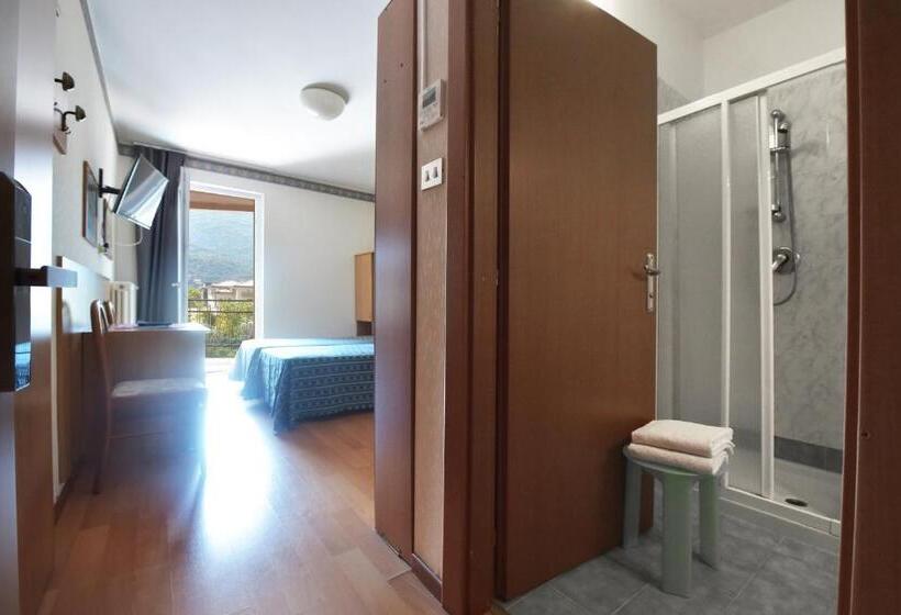 Quarto Estandar, Angelini