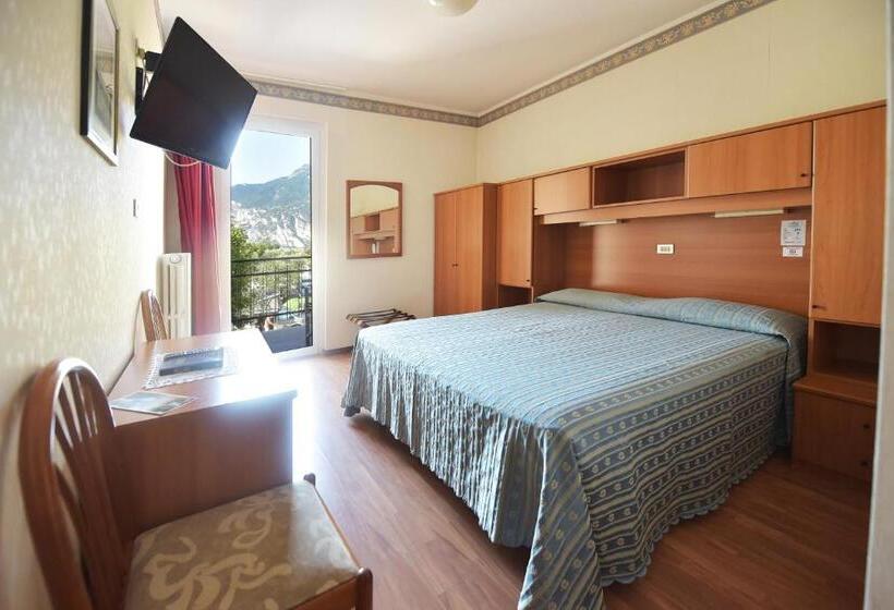Quarto Estandar, Angelini