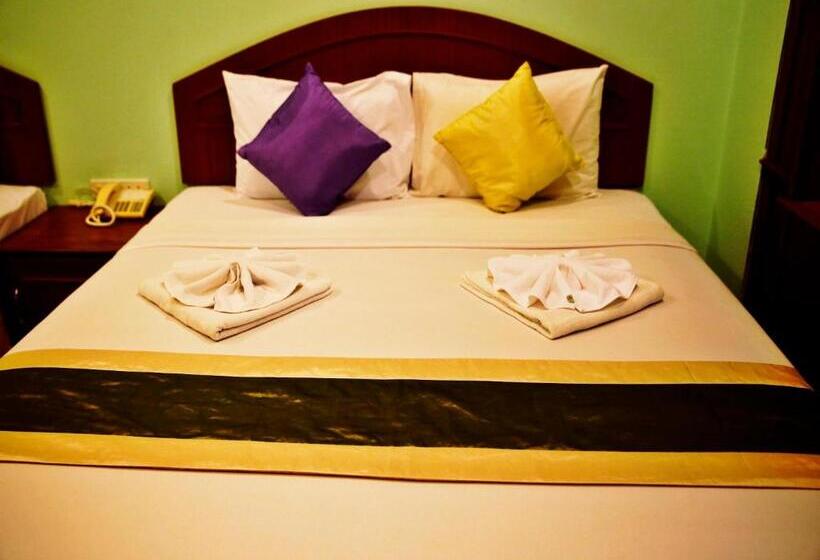 غرفة ديلوكس, Baan Ss Karon