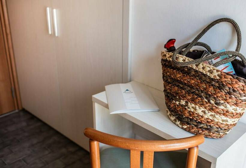 חדר סטנדרט, Bettina