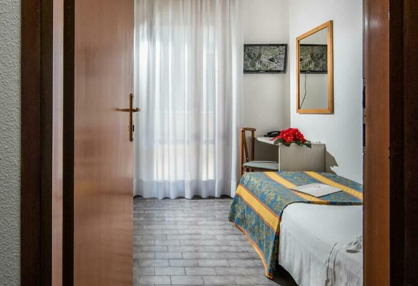 חדר סטנדרט יחיד, Bettina