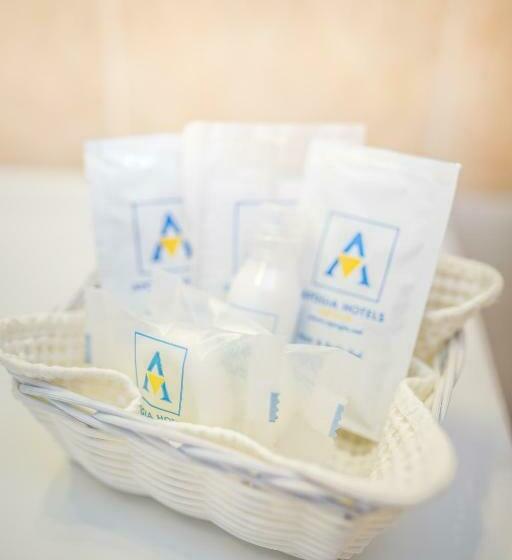 חדר סטנדרט לארבעה, Bettina