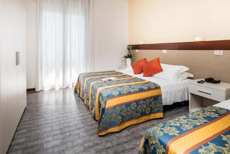 חדר סטנדרט לשלושה, Bettina