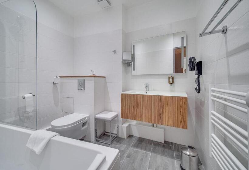 חדר סטנדרט, De Paris