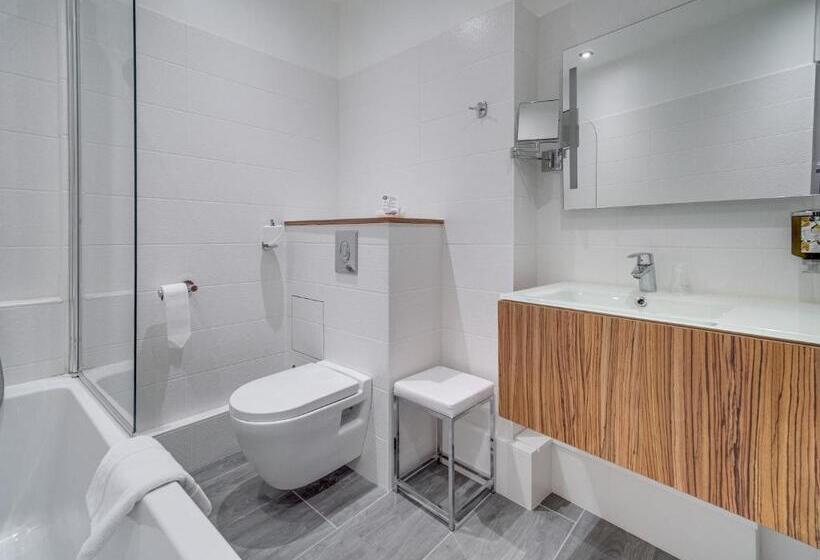 חדר סטנדרט, De Paris