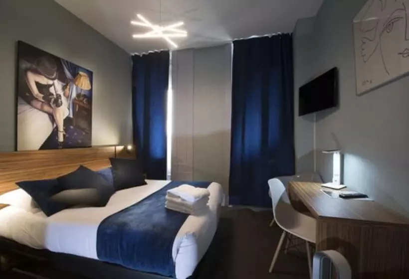 Habitació Club, De Paris