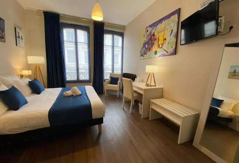Habitació Club, De Paris