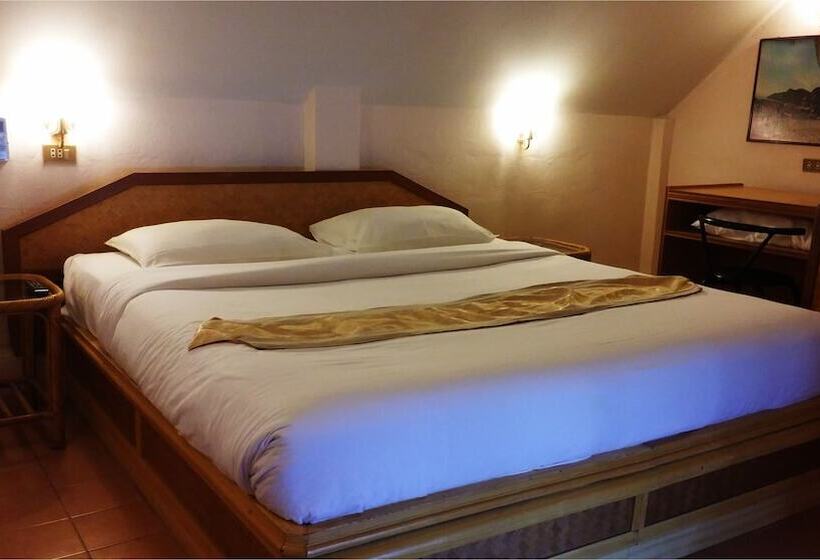 חדר דלוקס, Karon Cafe Inn