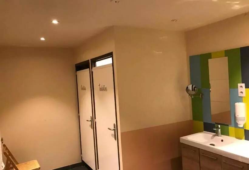 ルームシェアのワンベッド, Trendy Hostel