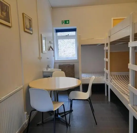 اتاق خانوادگی با سرویس بهداشتی مشترک, Bergistangi Hostel