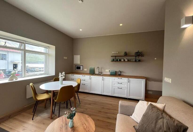 آپارتمان لوکس 1 خوابه, Bergistangi Hostel