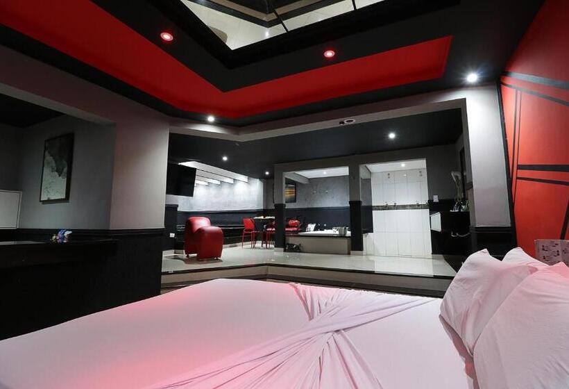 سوییت با استخر, Exótico Prime Motel