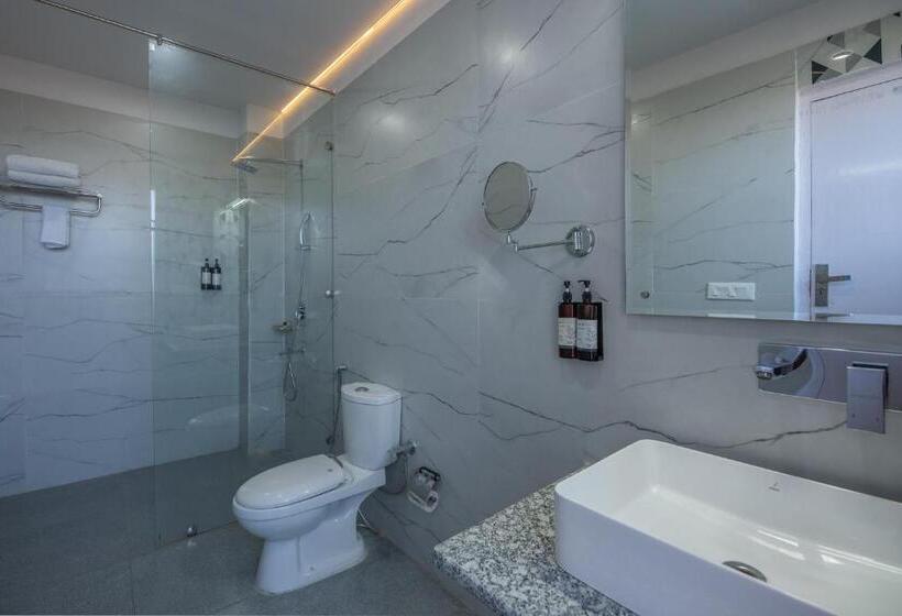 디럭스 룸 킹사이즈 침대, Binsar Eco Resort, Binsar   Uttarakhand