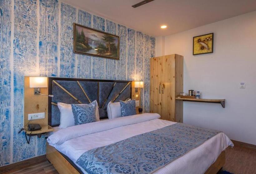 디럭스 룸 킹사이즈 침대, Binsar Eco Resort, Binsar   Uttarakhand