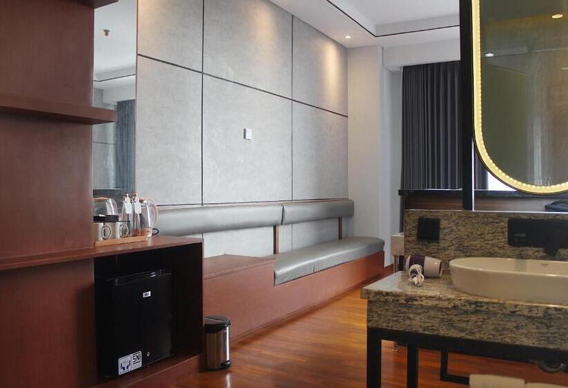 סוויטה, Grand Miami