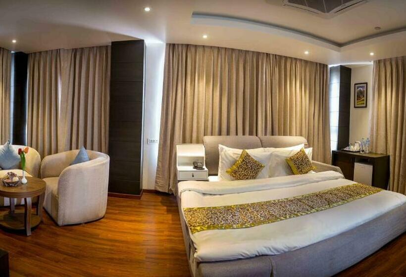 سوییت جونیور, The Kingsbury