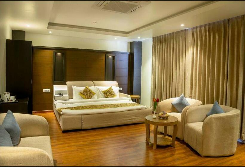 سوییت جونیور, The Kingsbury