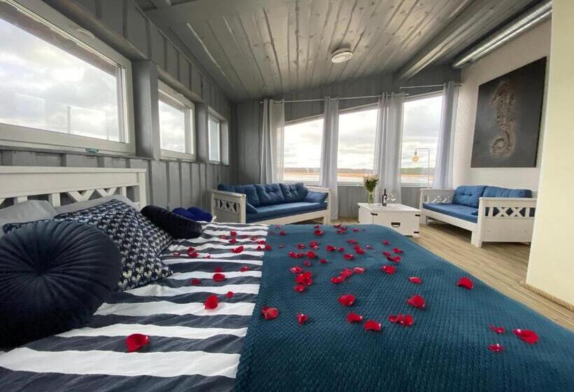 اتاق لوکس با چشم‌انداز دریا, Vergi Sadam & Restoran Wirkes