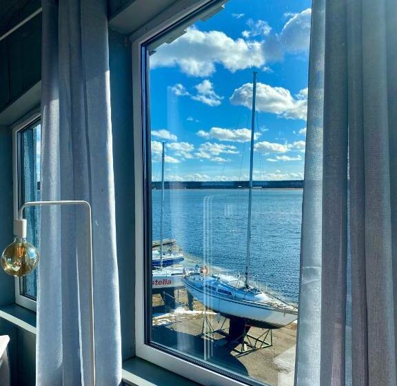 اتاق لوکس با چشم‌انداز دریا, Vergi Sadam & Restoran Wirkes