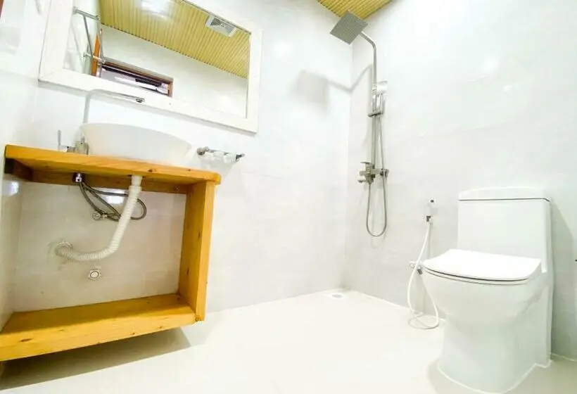 اتاق لوکس با بالکن و چشم‌انداز دریا, The Pearl Seaview
