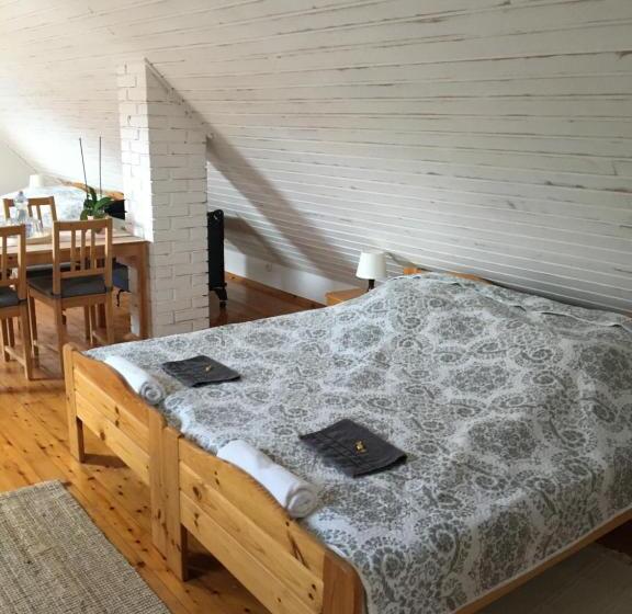 ファミリールーム, Tugári Vendégház