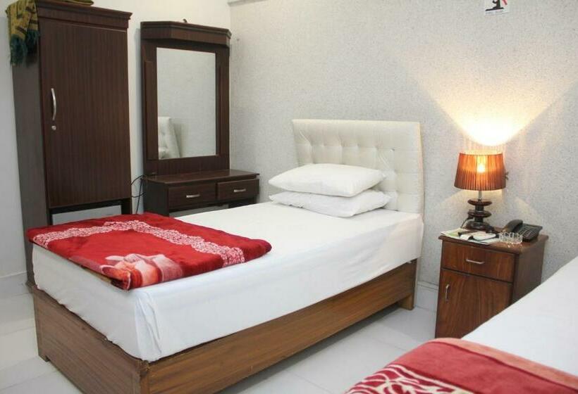 اتاق استاندارد با چشم‌انداز باغ, Pakistan Club Inn