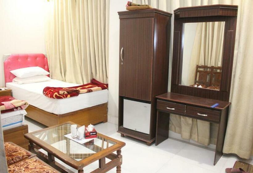 اتاق استاندارد با چشم‌انداز باغ, Pakistan Club Inn