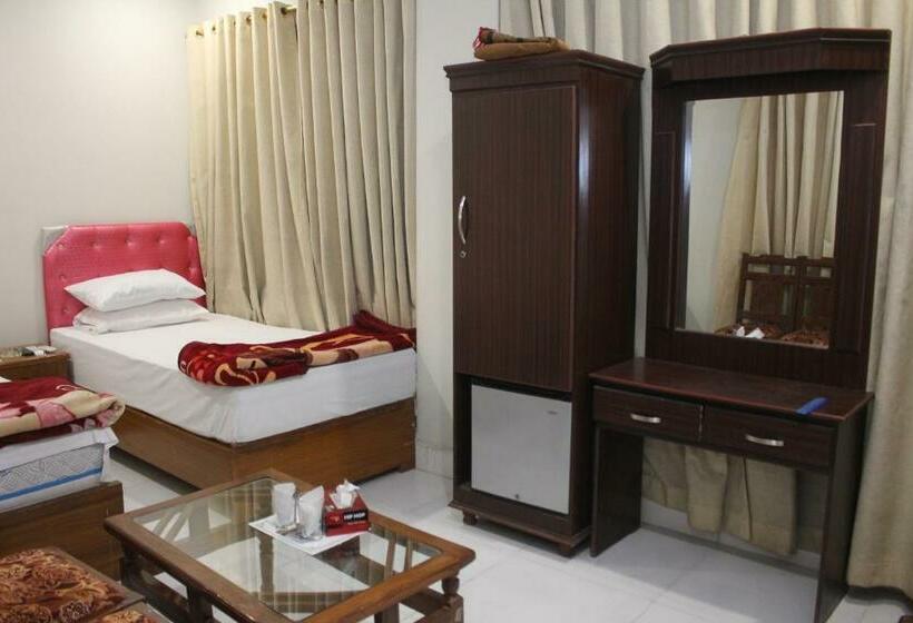 اتاق استاندارد با چشم‌انداز باغ, Pakistan Club Inn